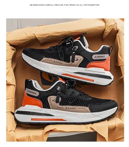 Detail von atmungsaktiven Mesh-Dad-Schuhen mit orangefarbenen Akzenten in einer Box