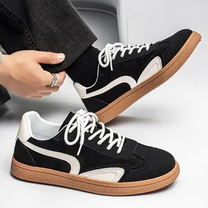 Baskets GAT homme en daim noir avec empiècements blancs et semelle en caoutchouc