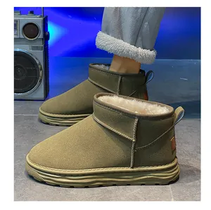 Vue détaillée des bottes de neige d'hiver vert olive doublées de fourrure pour hommes.