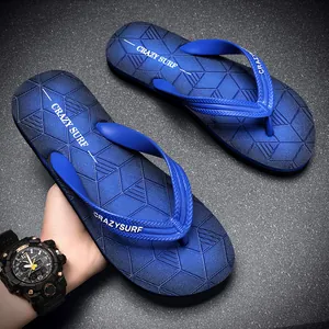 Sportliche blaue Herren-Flip-Flops mit geometrischen Mustern und weichen Gummisohlen