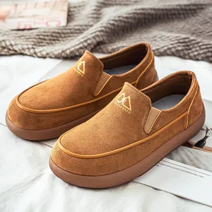 Mocasines informales de ante marrón para hombre con suela gruesa y diseño retro