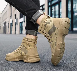 Detailansicht der Camouflage-Herrenstiefel aus Canvas für den Einsatz bei der Outdoor-Arbeit