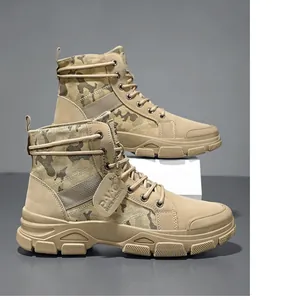 Detaillierte Seitenansicht der hohen Camouflage-Martin-Stiefel für Herren mit robuster Sohle