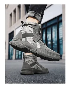 Detailansicht der grauen Camouflage-Canvas-Stiefel für Herren für Freizeit und Arbeit