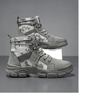 Camouflage-Martin-Stiefel für Herren aus Canvas mit robuster, rutschfester Sohle und hohem Schaft.