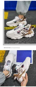 Gedetailleerd overzicht van beige heren sneakers met dikke zool en bruine details