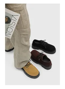 Scarpe derby da uomo vintage con suola spessa in nero, bordeaux e marrone.