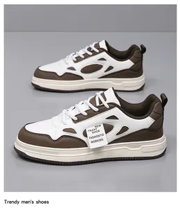 Zapatillas casuales de moda para hombre en marrón y blanco con detalle de etiqueta