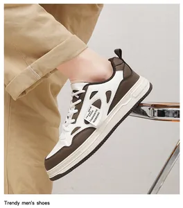 Vista detallada de zapatillas casuales para hombre en blanco y marrón sobre un modelo