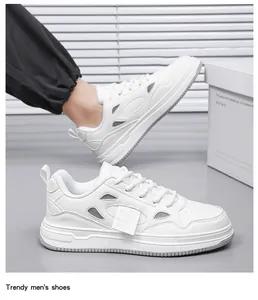 Vista lateral detallada de zapatillas casuales blancas para hombre con cordones