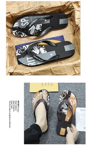 Detailansicht von rutschfesten Herren-Flip-Flops mit Tigermuster und Sportdesign.