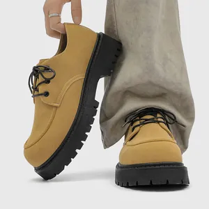 Scarpe Derby retrò da uomo in pelle scamosciata giallo senape con spesse suole nere