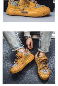 Gedetailleerde weergave van gele herensneakers met unieke geometrische textielpatronen