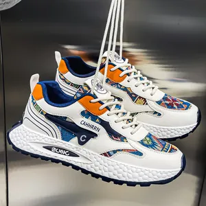 Trendige Herren-Chunky-Sneaker mit dicker Sohle, bunten Mustern und lässigem Stil