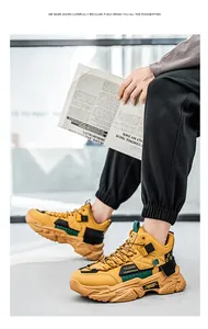 Seitliche Ansicht stylischer gelber High-Top-Chunky-Sneaker für Herren mit dicker Profilsohle.