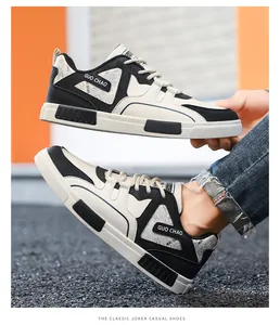 Primo piano di sneakers casual da uomo in pelle in stile bianco e nero