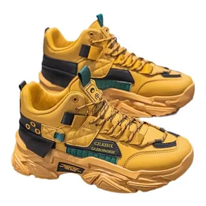 Stylische senfgelbe High-Top-Sneaker mit dicker Sohle für Herren.