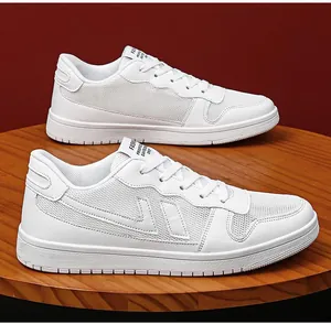 Dettaglio delle sneakers casual bianche con mesh traspirante e cuciture a V fine