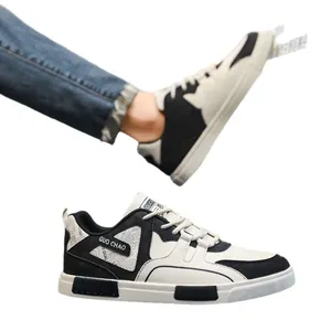 Scarpe da skate casual da uomo in pelle bianca e nera con dettagli di moda unici