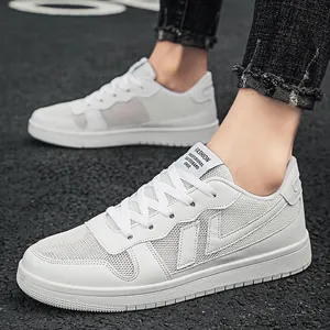 Scarpe da skate basse bianche da uomo con mesh traspirante e suole in gomma durevoli