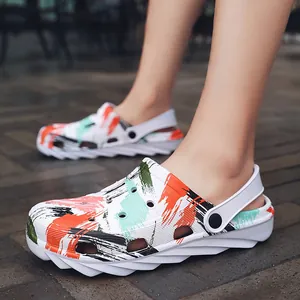 Zoccoli Mimetici Estivi da Uomo Leggeri in EVA Sandali da Spiaggia Antiscivolo Scarpe da Giardino Graffiti Traspiranti Pantofole Casual