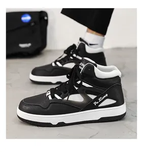 Sneaker alte da uomo in pelle bianca e nera, stile sportivo e casual streetwear alla moda