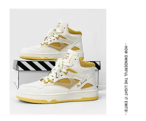 Vista dettagliata di sneaker alte da uomo caratterizzate da un design color-block giallo
