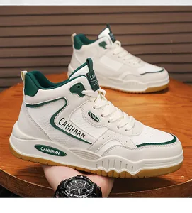 Sneakers alte bianche premium da uomo con accenti verdi e dettaglio logo laterale esterno