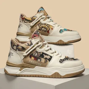 Sneaker alte in tela con simpatici motivi a orsetto e suola spessa alla moda uomo.