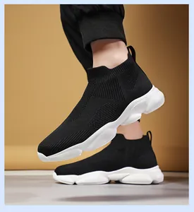 Détail en maille respirante noire sur les baskets confortables pour hommes de grande taille