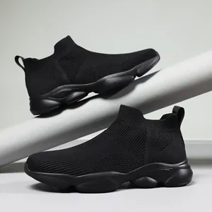 Photo de baskets à enfiler en flyknit respirant noir pour hommes en grandes tailles