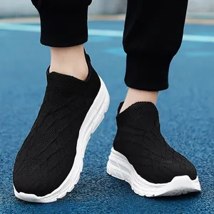 Baskets chaussettes en maille noire respirante avec semelles blanches épaisses légères