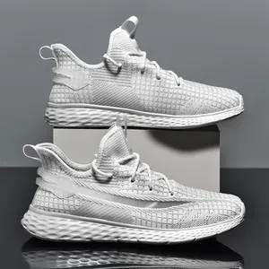 Scarpe sportive da uomo in rete bianca alla moda con spesse suole antiscivolo estive