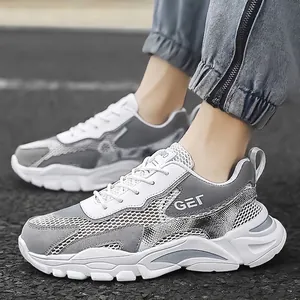 Scarpe da corsa traspiranti da uomo in mesh grigio e bianco con suola spessa robusta