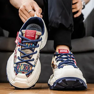 Κομψά ανδρικά sneakers με πολύχρωμα έθνικ σχέδια και πολύ χοντρές σόλες πλατφόρμας