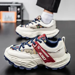 Κομψά ανδρικά chunky sneakers με έθνικ σχέδια ύφανσης και πολύ χοντρές σόλες πλατφόρμας