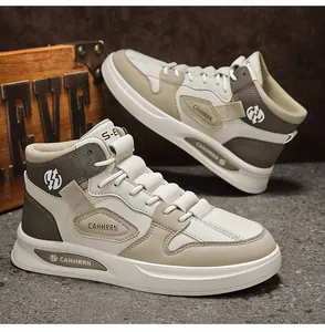 Vue détaillée des baskets montantes pour hommes en beige et vert olive style décontracté