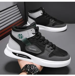 Baskets de skate montantes pour hommes en noir et gris avec un design à la mode