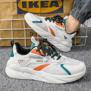 Sneaker da uomo bianche traspiranti con accenti arancioni e verde acqua e lacci fantasia