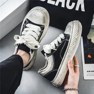 Zapatillas de plataforma de lona negra con efecto desgastado y suelas muy gruesas