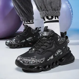 Men's lightweight outdoor sports sneakers with plush lining and thick TPU sole design