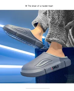 Vue de côté des sabots d'hiver gris imperméables pour hommes avec doublure en peluche.