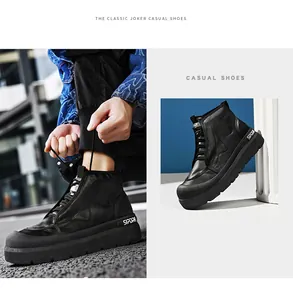 Vue macro détaillée montrant le design montant de baskets décontractées noires pour hommes