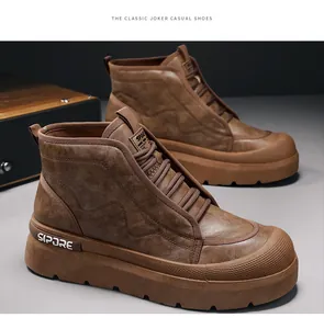 Vue détaillée de bottes de travail marron mi-hautes à semelles épaisses pour hommes
