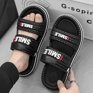 Sandali da uomo neri di design con testo 'SMILE' e suole spesse per la spiaggia estiva