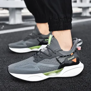 Breathable men's fly-knit sneakers featuring a stylish blade sole for active running