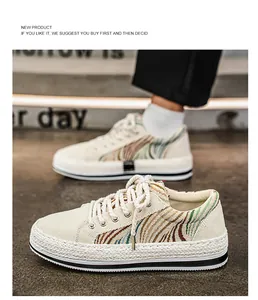 Λεπτομερής προβολή ανδρικών πάνινων sneakers σε έθνικ στυλ με έγχρωμα σχέδια