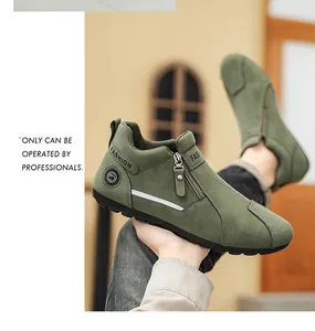 Gros plan détaillé de chaussures de travail vertes avec fermeture éclair latérale et logo de mode