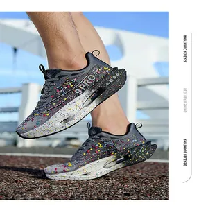 Vista laterale dettagliata delle scarpe da corsa Chitu 9 Pro con suola a schizzi vivace