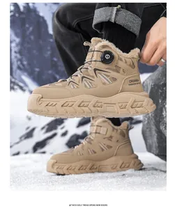 Detalle de botas de montaña de invierno para hombre con forro polar y cierre rápido.